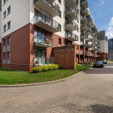 Apartment Bright With Balcony Close To The Poniatowski Park By Renters