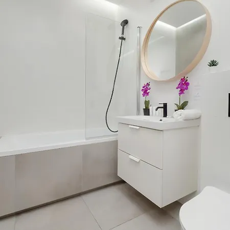 Apartment Bright With Balcony Close To The Poniatowski Park By Renters *