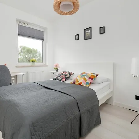 Bright With Balcony Close To The Poniatowski Park By Renters *