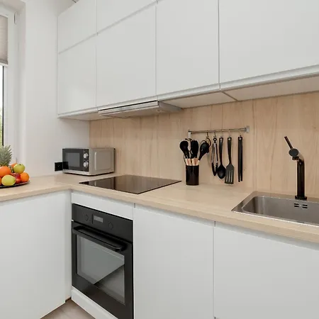 Bright With Balcony Close To The Poniatowski Park By Renters Lägenhet Łódź