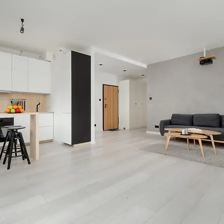 Apartment Bright With Balcony Close To The Poniatowski Park By Renters
