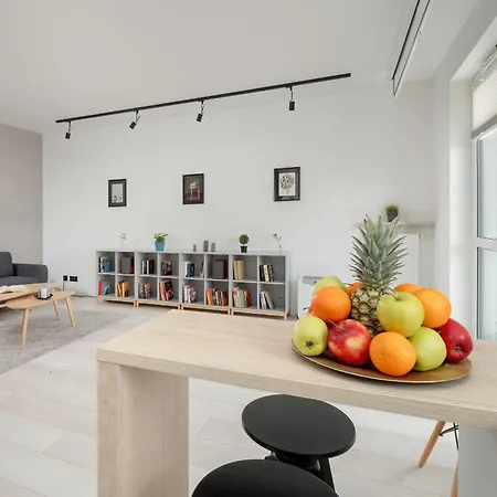 Bright With Balcony Close To The Poniatowski Park By Renters