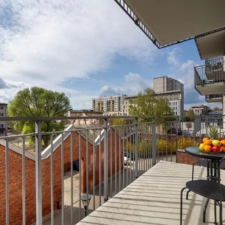 Bright With Balcony Close To The Poniatowski Park By Renters