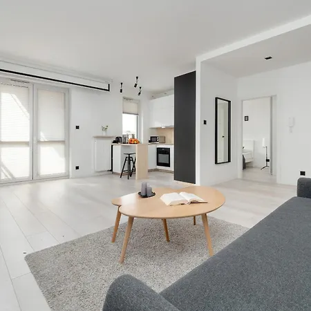Apartment Bright With Balcony Close To The Poniatowski Park By Renters *