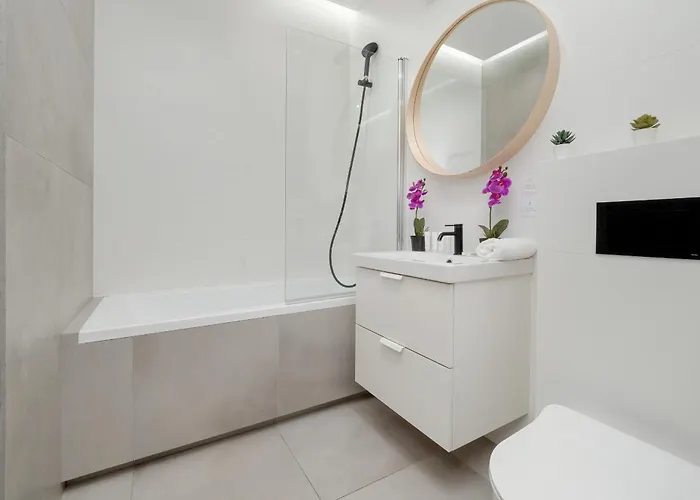 Апартаменты Bright With Balcony Close To The Poniatowski Park By Renters *