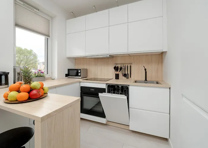 Bright With Balcony Close To The Poniatowski Park By Renters Апартаменты *