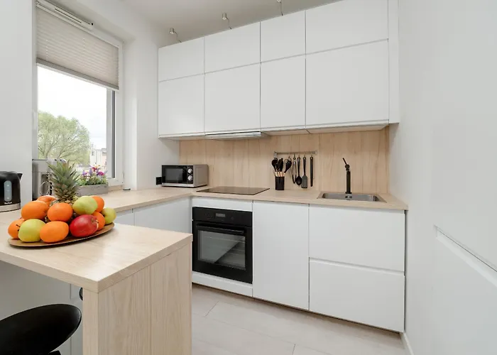 Bright With Balcony Close To The Poniatowski Park By Renters