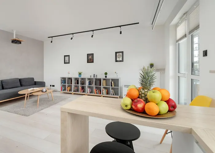 Bright With Balcony Close To The Poniatowski Park By Renters