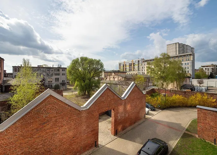 Bright With Balcony Close To The Poniatowski Park By Renters *